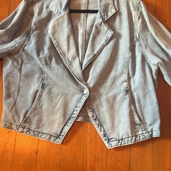Plus size Denim Blazer - Picture 4 of 6